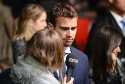 Theo James - на премьере фильма 'Divergent' at Sony Centre, Берлин, 1 апреля 2014 (129xHQ) 0H5HfIEG