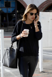 Alessandra Ambrosio - Out and about in Brentwood (2015.01.22) - 20xHQ 0IvwYGjP