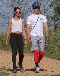 Zac Efron & Sami Miró - take a hike in Griffith Park,Los Angeles 2015.03.08 - 29xHQ 0NMtA0IF