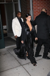 Kim Kardashian and Kanye West - In New York, 8 января 2015 (42xHQ) 0RUhSZs5