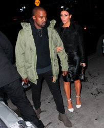Kim Kardashian and Kanye West - Out and about in New York City, 8 января 2015 (54xHQ) 0VirHhAa