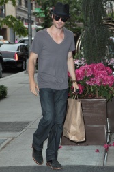 Ian Somerhalder - Out And About in New York 2012.05.15 - 6xHQ 1QVewXrz