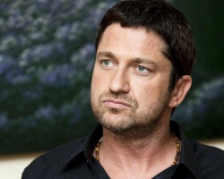 Gerard Butler - Gerard Butler - "The Ugly Truth" press conference portraits by Armando Gallo (Los Angeles, July 19, 2009) - 15xHQ 1Tgggl82