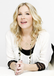 Christina Applegate - "Going The Distance" press conference portraits by Armando Gallo (Los Angeles, August 13, 2010) - 10xHQ 20acrNFG
