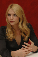 Клэр Дэйнс (Claire Danes) Me And Orson Welles Press Conference 2009 by Yoram Kahana - 10xHQ 2QrYV2Ru