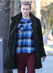 Hayden Christensen - Hayden Christensen - stops at a business meeting in Sherman Oaks, California (December 13, 2014) - 14xHQ 2giDUm6t