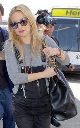 Kate Hudson - at LAX airport in LA - February 19, 2015 (24xHQ) 38vjDJi7