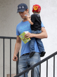 Josh Duhamel - Out for breakfast with his son in Brentwood - April 24, 2015 - 34xHQ 3ZDXD5Hd