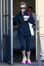 Reese Witherspoon - Out and about in Brentwood - February 5, 2015 (33xHQ) 46zAmUAn