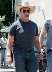 Arnold Schwarzenegger - seen out in Los Angeles - April 18, 2015 - 72xHQ 48CGo6QK