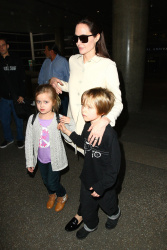 Angelina Jolie - LAX Airport - February 11, 2015 (185xHQ) 4GEdEVKu