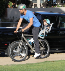 Josh Duhamel - took his son Axl for a bike ride in Santa Monica - March 7, 2015 - 32xHQ 4fPjyAar
