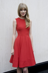 Taylor Swift - Dr. Zeuss' The Lorax press conference portraits by Vera Anderson (Hollywood, February 7, 2012) - 20xHQ 4tpahHME