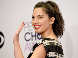 Olivia Munn - The 41st Annual People's Choice Awards in LA - January 7, 2015 - 146xHQ 52kWASeR