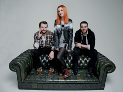 Paramore (Hayley Williams,  Jeremy Davis, Taylor York) - Chris McAndrew Photoshoot for The Guardian (February, 2013) - 35xHQ 55aqfvX5