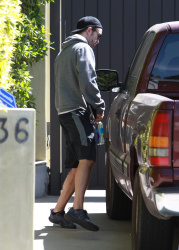 Robert Pattinson - Robert Pattinson - was spotted heading out after another session with his personal trainer - April 6, 2015 - 14xHQ 5GyaJurm
