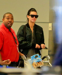 Kendall Jenner - Arriving at LAX airport, 2 января 2015 (55xHQ) 5QjWxx7O