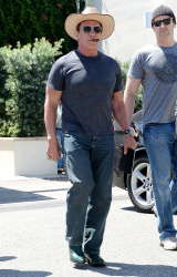 Arnold Schwarzenegger - seen out in Los Angeles - April 18, 2015 - 72xHQ 5YQohj6O