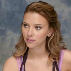Scarlett Johansson - "Scoop" press conference portraits by Armando Gallo (New York, July 9, 2006) - 39xHQ 5mpyRVVt