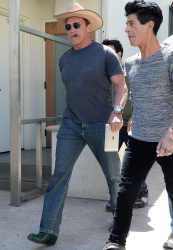 Arnold Schwarzenegger - seen out in Los Angeles - April 18, 2015 - 72xHQ 7mcioxsY