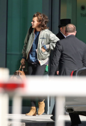 Harry Styles - Leaving Heathrow Airport in London, England - March 3, 2015 - 12xHQ 7zMT5TOB
