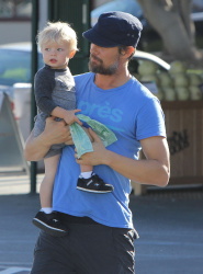 Josh Duhamel - took his son Axl for a bike ride in Santa Monica - March 7, 2015 - 32xHQ 89LFAPht