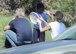 Sean Penn and Charlize Theron - enjoy a day the park in Studio City, California with Charlize's son Jackson on February 8, 2015 (28xHQ) AdOzJRZH