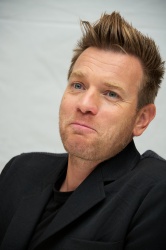 Ewan McGregor - 'The Impossible' Press Conference Portraits by Vera Anderson - September 8, 2012 - 6xHQ AeeHUusk