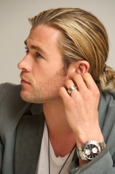Chris Hemsworth - The Avengers press conference portraits by Vera Anderson (Beverly Hills, April 13, 2012) - 8xHQ B16LPo8M