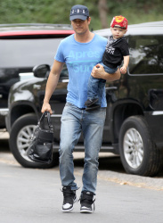 Josh Duhamel - Josh Duhamel - Out for breakfast with his son in Brentwood - April 24, 2015 - 34xHQ B32uvln0