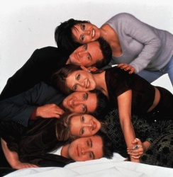 Courteney Cox - Jennifer Aniston, Courteney Cox, Lisa Kudrow, Matt LeBlanc, Matthew Perry, David Schwimmer - Friends / Друзья, сезон 1-10, 1994 – 2004 BBFWX6Fh