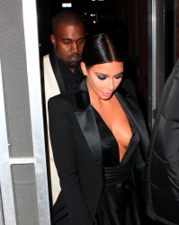 Kim Kardashian and Kanye West - In New York, 8 января 2015 (42xHQ) BBn29EEJ