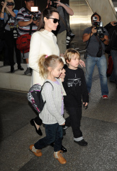 Angelina Jolie - LAX Airport - February 11, 2015 (185xHQ) BaqbzkeM