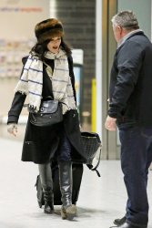 Rachel Weisz - Rachel Weisz - Arriving at Heathrow Airport in London, 30 января 2015 (21xHQ) Bs8Pf9z5