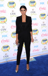 Selena Gomez - At the FOX's 2014 Teen Choice Awards, August 10, 2014 - 393xHQ CTkIJiAh
