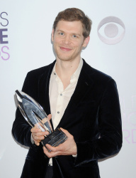 Joseph Morgan, Persia White - 40th People's Choice Awards held at Nokia Theatre L.A. Live in Los Angeles (January 8, 2014) - 114xHQ CVRdJ8gH