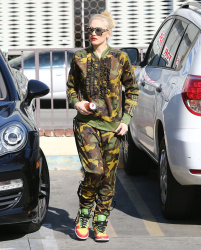 Gwen Stefani - Out and about in LA, 19 января 2015 (24xHQ) CiEpFUKP