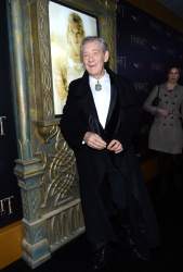 Ian McKellen - 'The Hobbit An Unexpected Journey' New York Premiere benefiting AFI at Ziegfeld Theater in New York - December 6, 2012 - 28xHQ E9vZwaZA