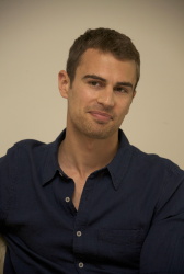 Theo James - Divergent press conference portraits by Herve Tropea (Los Angeles, Beverly Hills, March 8, 2014) - 7xHQ EkLX7tFF