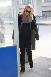 Kate Hudson - at JFK airport in NYC - February 19, 2015 (16xHQ) GNUHccLp