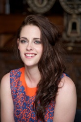 Kristen Stewart - Snow White And The Huntsman press conference portraits by Vera Anderson (West Suffex, May 13, 2012) - 16xHQ GmfZaK5o