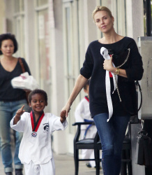 Charlize Theron - spotted taking her son Jackson to his karate class in Los Angeles, California on February 23, 2015 (15xHQ) GppdEoXB