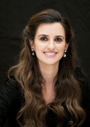 Penelope Cruz - "Pirates of the Caribbean: On Stranger Tides" press conference portraits by Armando Gallo (Los Angeles, May 4, 2011) - 16xHQ HY0wgM4m