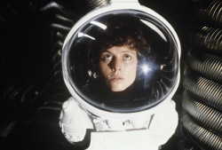 Ian Holm, Sigourney Weaver - постеры и промо стиль к фильму "Alien (Чужой)", 1979 (70хHQ) HpeSb6aI