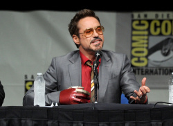 Robert Downey Jr. - "Iron Man 3" panel during Comic-Con at San Diego Convention Center (July 14, 2012) - 36xHQ I6PaJ55s