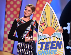 Shailene Woodley - 2014 Teen Choice Awards, Los Angeles August 10, 2014 - 363xHQ IbPhMnz1