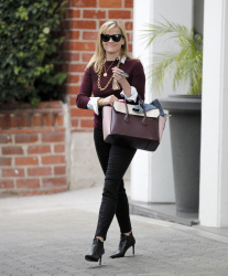 Reese Witherspoon - Leaving her office in Beverly Hills - February 27, 2015 (15xHQ) IjPEo1jH