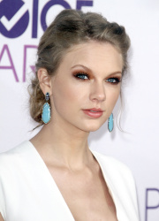 Taylor Swift - 2013 People's Choice Awards at the Nokia Theatre in Los Angeles, California - January 9, 2013 - 247xHQ IwFC1jkK