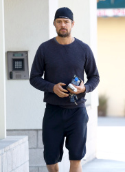 Josh Duhamel - spotted on his way to the gym in Santa Monica - March 5, 2015 - 10xHQ IxJLibsy