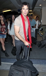 Ian Somerhalder - Spotted at LAX Airport in Los Angeles (July 24, 2014) - 24xHQ JkLgNNxv
